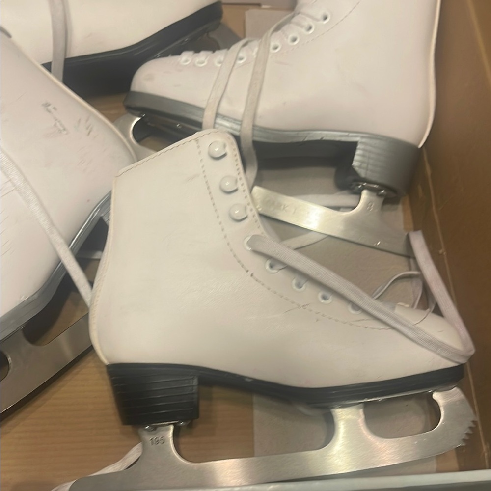 White High Top Ice Skates for girls with Textured Material and Silver Blade
